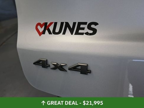 Used 2025 Jeep Compass Trailhawk AWD/4WD image 22