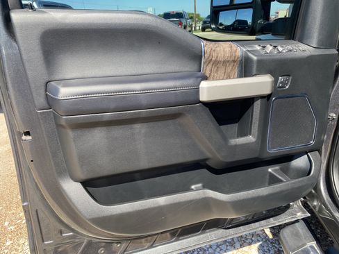 Used 2019 Ford F250 Lariat w/ Lariat Value Package image 12