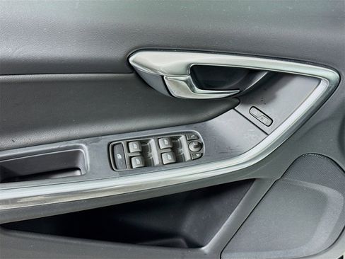 Used 2018 Volvo V60 T5 Dynamic w/ Vision Package image 15