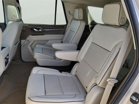 Used 2022 GMC Yukon Denali w/ Denali Premium Package image 13