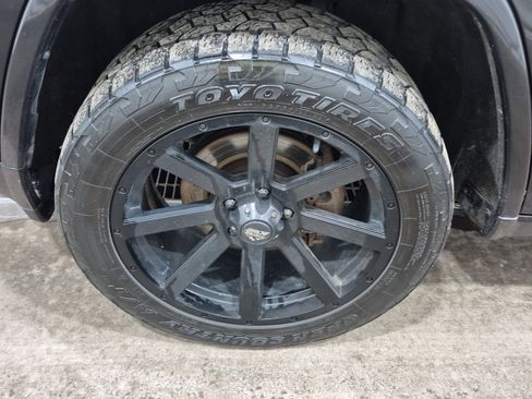 Used 2014 Jeep Grand Cherokee Overland w/ Mopar Chrome Edition Group image 13