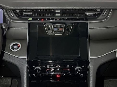 New 2025 Jeep Grand Cherokee L Altitude image 8