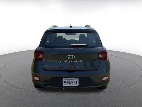 Used 2025 Hyundai Venue SEL FWD image 12