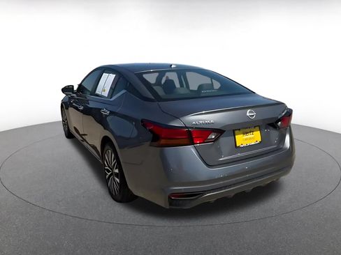 Used 2025 Nissan Altima 2.5 SV FWD image 9