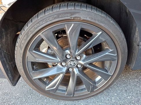 Used 2025 Toyota Corolla SE AWD/4WD image 9