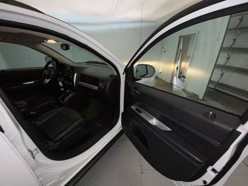 Used 2016 Jeep Compass Latitude AWD/4WD image 22