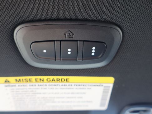 Used 2025 Chrysler Pacifica Limited FWD image 29
