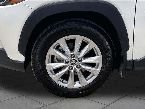 Used 2025 Toyota Corolla Cross LE w/ Moonroof Package FWD image 11