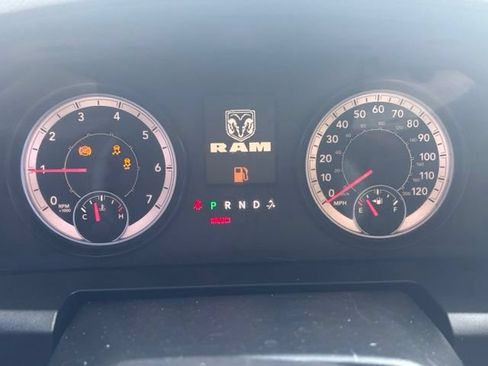 Used 2017 RAM 1500 Express RWD image 17