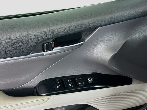 Used 2019 Toyota Camry XLE FWD image 15