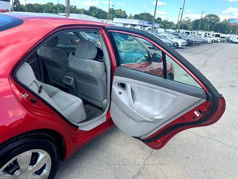 Used 2011 Toyota Camry LE image 11