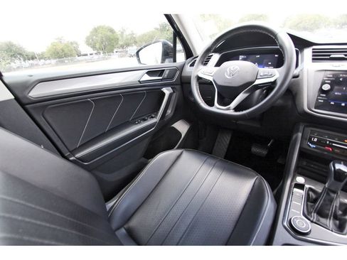 Used 2022 Volkswagen Tiguan SE AWD/4WD image 9