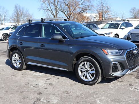 Used 2023 Audi Q5 2.0T Premium w/ Convenience Package image 4