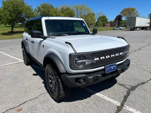 Used 2025 Ford Bronco Badlands AWD/4WD image 2