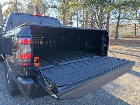 Used 2024 Nissan Frontier S w/ Tow Package image 21