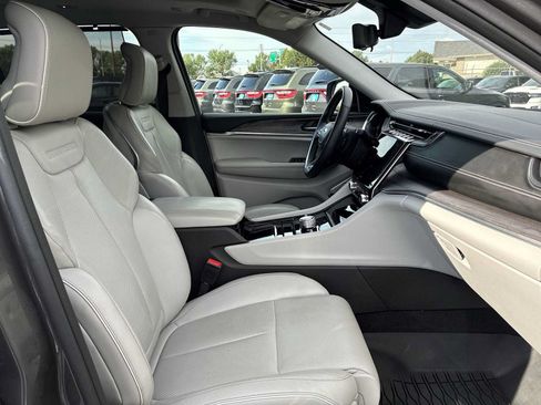 Used 2021 Jeep Grand Cherokee L Overland w/ Luxury Tech Group IV AWD/4WD image 26