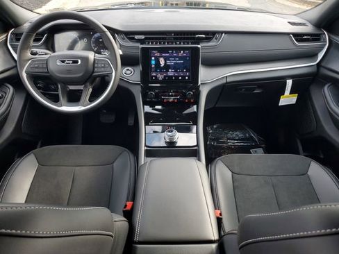 New 2025 Jeep Grand Cherokee Altitude image 16