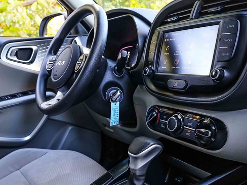 Certified 2023 Kia Soul LX w/ LX Technology Package image 25