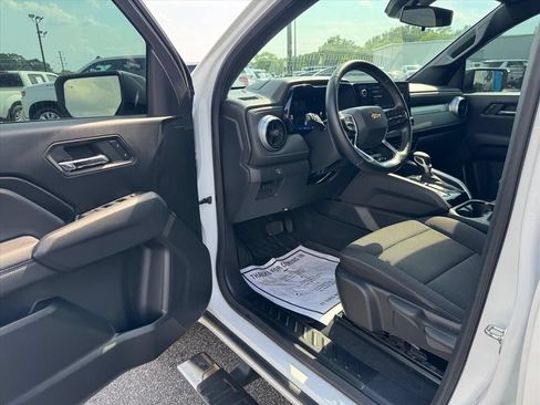 Used 2024 Chevrolet Colorado LT w/ LT Convenience Package RWD image 13