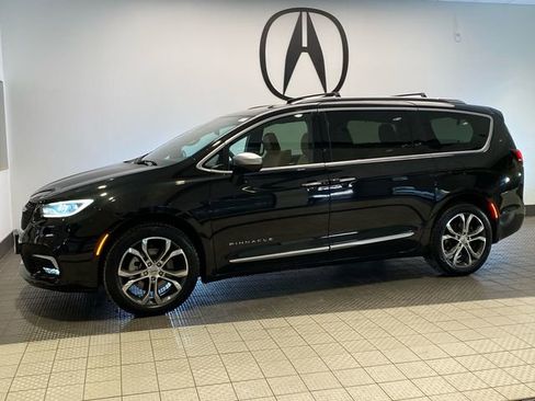 Used 2021 Chrysler Pacifica Pinnacle image 3