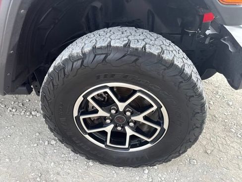 Used 2025 Jeep Wrangler Unlimited Rubicon AWD/4WD image 26