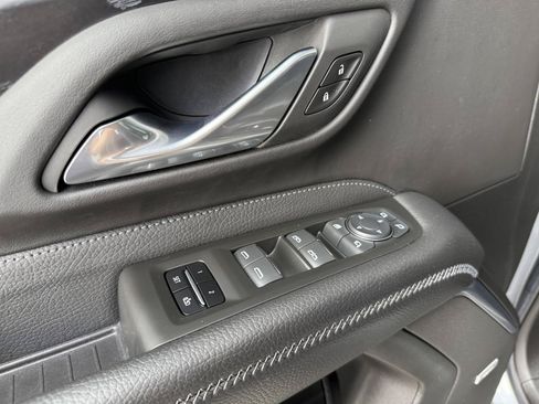 Used 2022 GMC Yukon Denali w/ Advanced Technology Package AWD/4WD image 11
