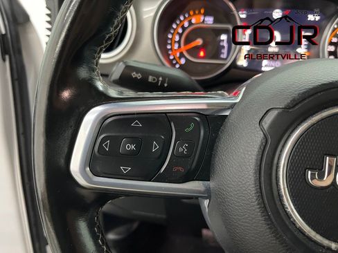 Used 2020 Jeep Wrangler Unlimited Sahara image 38