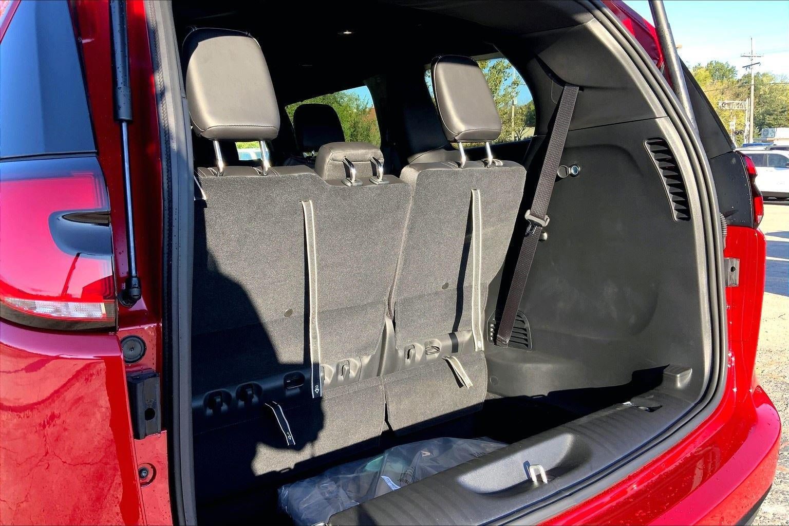 New 2026 Chrysler Pacifica Select w/ S Appearance Package FWD image 5
