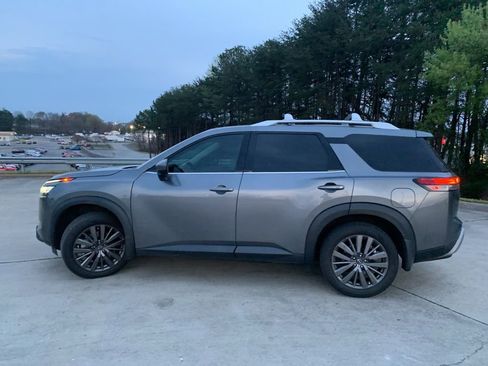 Used 2024 Nissan Pathfinder SL w/ SL Premium Package image 9