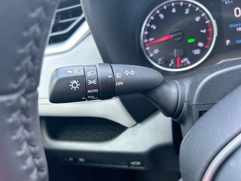 Used 2022 Toyota RAV4 XLE Premium FWD image 20