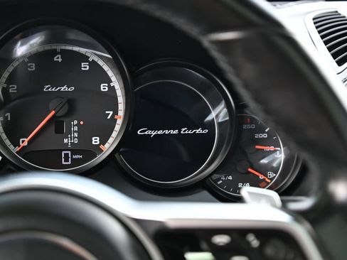 Used 2015 Porsche Cayenne Turbo AWD/4WD image 33