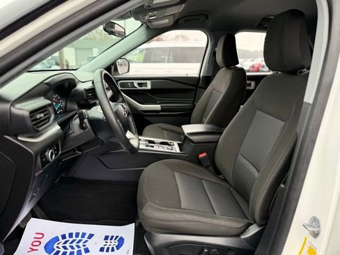 Certified 2024 Ford Explorer XLT image 2