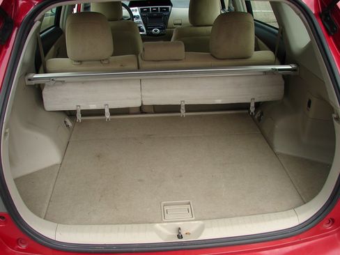 Used 2014 Toyota Prius V image 11