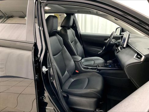 Used 2026 Toyota Corolla Cross XLE w/ Convenience Package image 11