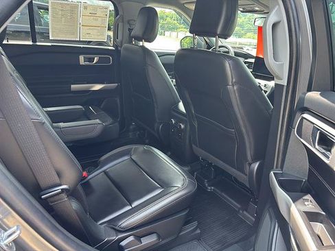 Certified 2022 Ford Explorer XLT w/ Equipment Group 202A AWD/4WD image 19