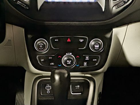 Used 2021 Jeep Compass Latitude FWD image 27