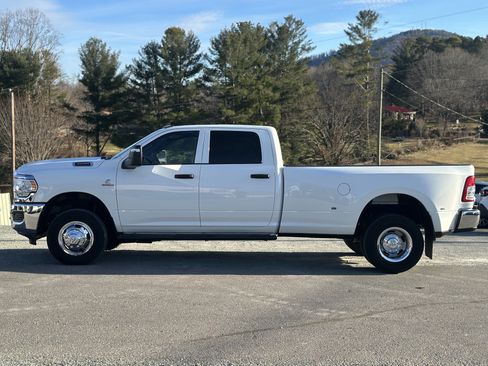Used 2024 RAM 3500 Tradesman w/ Chrome Appearance Group image 6