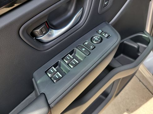 Used 2025 Honda Pilot TrailSport image 14