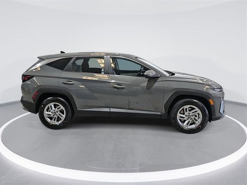 New 2026 Hyundai Tucson SE image 4