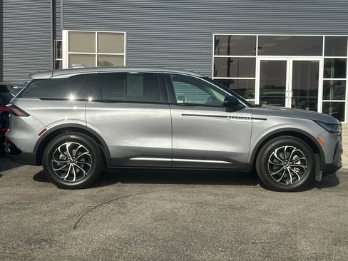 Certified 2024 Lincoln Nautilus Premier image 3