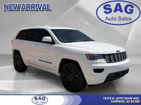 Used 2022 Jeep Grand Cherokee Laredo X AWD/4WD image 1