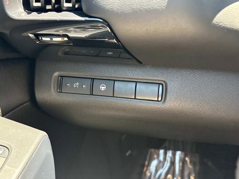 Used 2024 Nissan Pathfinder SV image 31