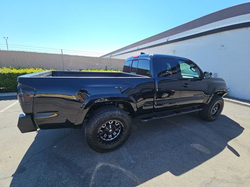 Used 2022 Toyota Tacoma TRD Sport w/ TRD Premium Sport Package image 2