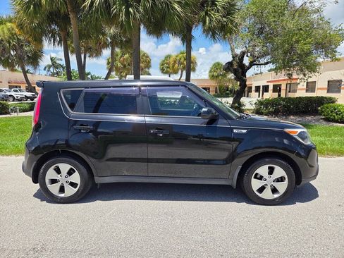 Used 2015 Kia Soul FWD image 6