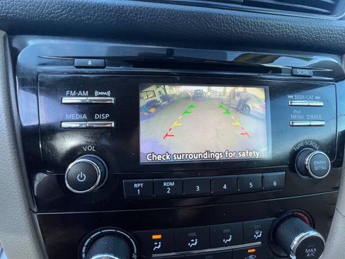 Used 2017 Nissan Rogue S AWD/4WD image 18