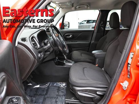 Used 2018 Jeep Renegade Altitude AWD/4WD image 14