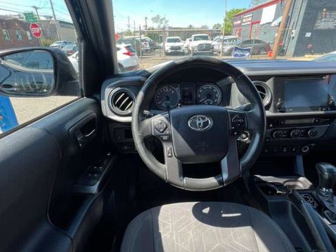 Used 2017 Toyota Tacoma TRD Off-Road image 26