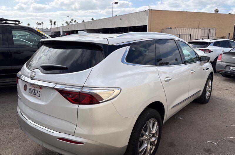 Used 2023 Buick Enclave Essence w/ Experience Buick Package FWD image 3