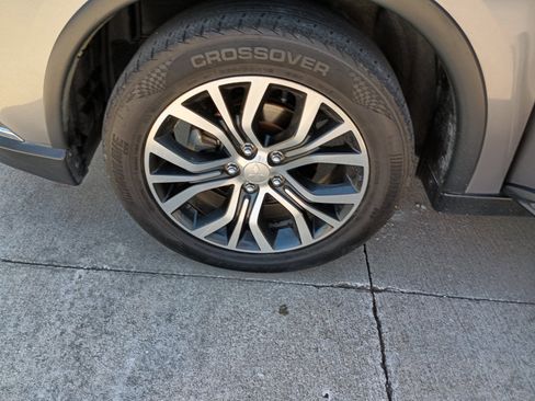 Used 2018 Mitsubishi Outlander ES image 35