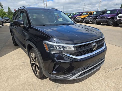 Used 2024 Volkswagen Taos SE FWD image 16